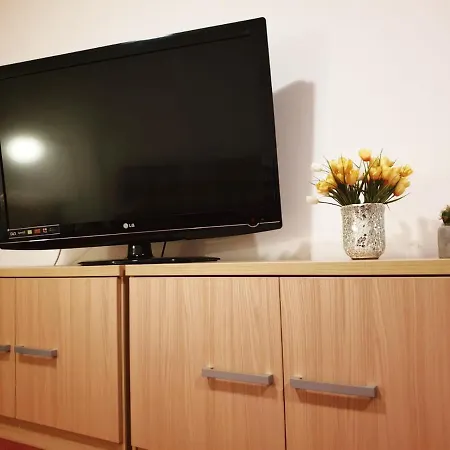 Red Rose Apartment *